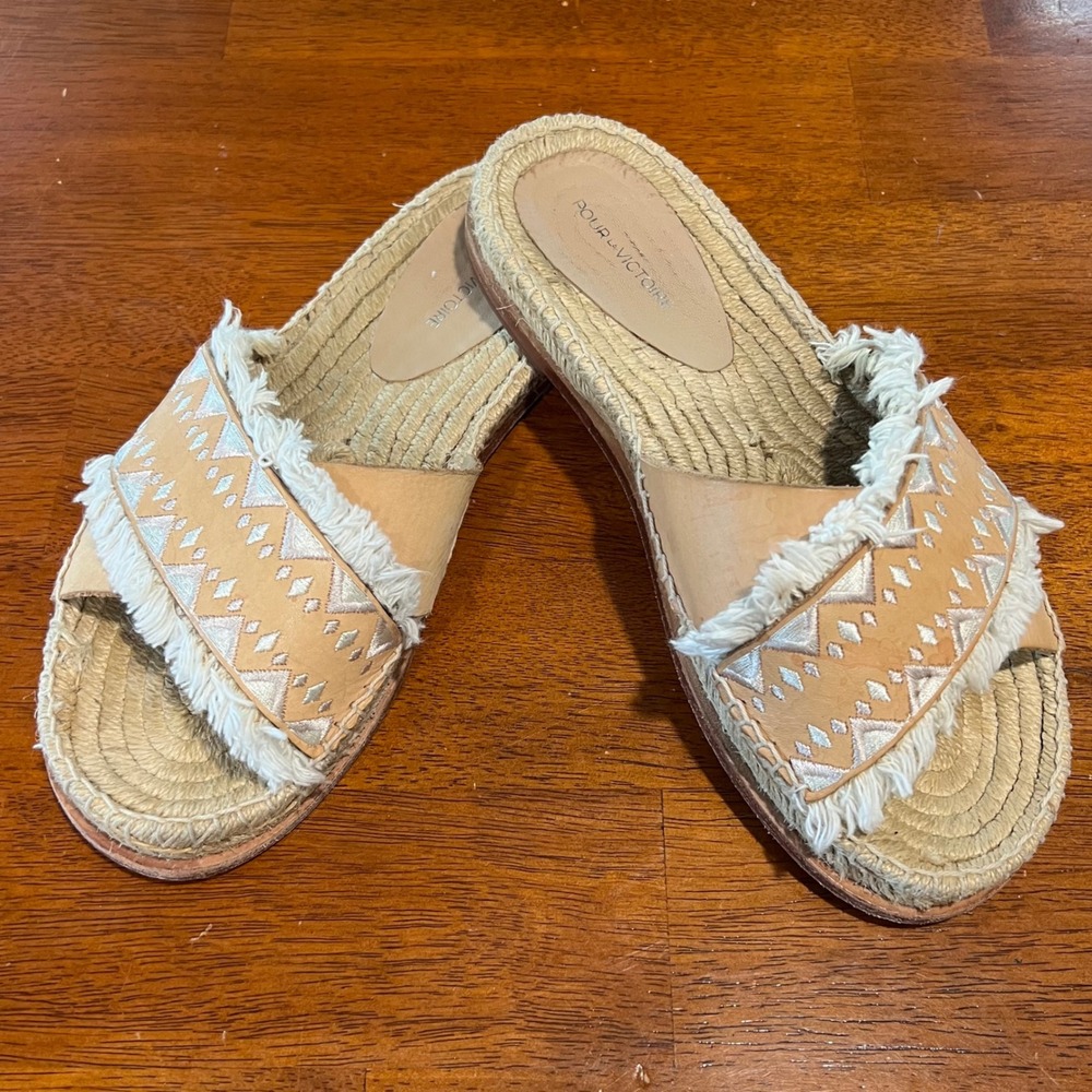 Pour La Victoire Women's Espadrille Slides Size‎ 7.5 Tan White Geometric Fringe